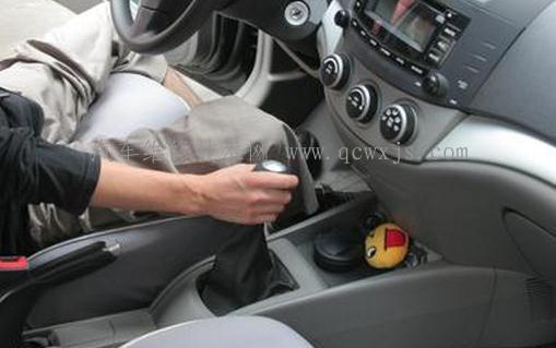 汽車掛檔困難且變速齒輪有撞擊聲離合器故障排除