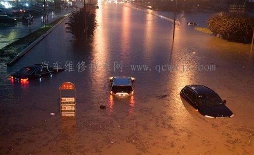 汽車(chē)發(fā)動(dòng)機(jī)進(jìn)水怎么辦