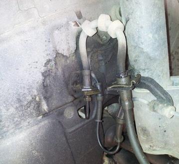 汽車制動跑偏如何解決維修 汽車制動跑偏如何解決維修