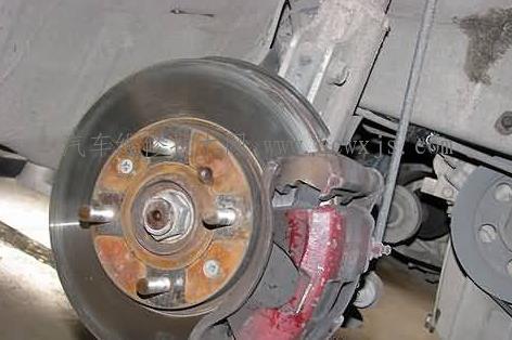 汽車跑偏怎么辦 汽車跑偏怎么辦