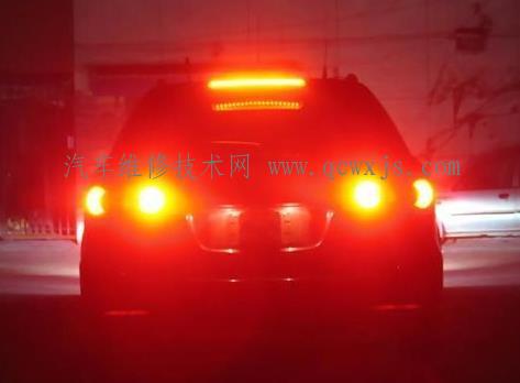 【剎車燈不亮是什么原因？怎么辦？】圖3