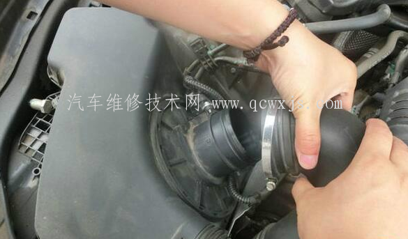 奧迪A6L發(fā)動機(jī)發(fā)抖加不上油故障案例