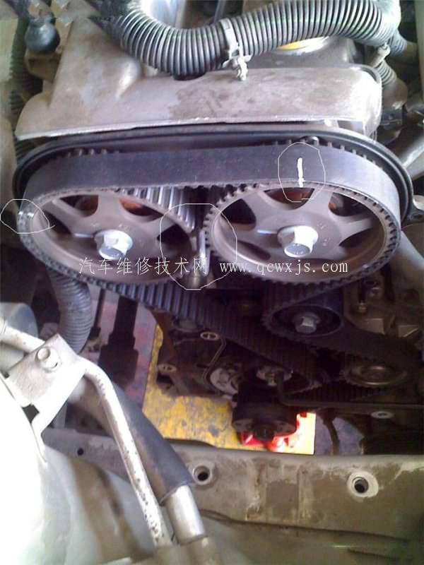 【奇瑞A5發(fā)動(dòng)機(jī)正時(shí)皮帶校對(duì)裝法】圖4