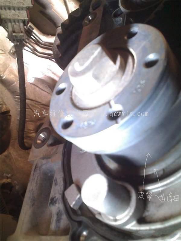 【奇瑞A5發(fā)動(dòng)機(jī)正時(shí)皮帶校對(duì)裝法】圖3