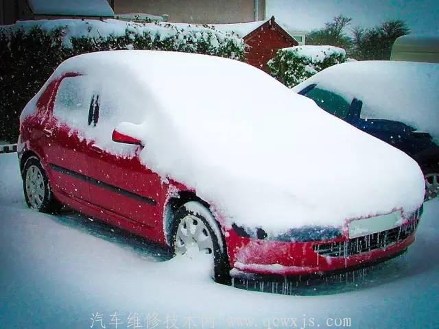 下雪了,車窗上的冰雪怎么清除