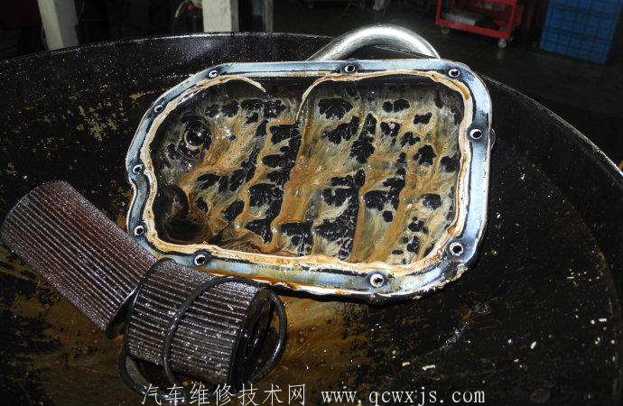 【機油在發動機里多久會變質?】圖4