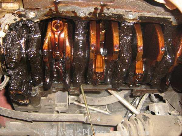 【機油在發動機里多久會變質?】圖2