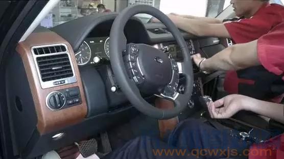 【2012 款路虎攬勝拆儀表臺儀表調(diào)校全過程（圖解）】圖1