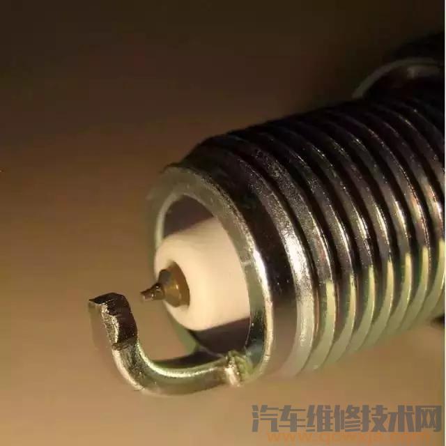 多少公里更換一次火花塞？火花塞一定要換嗎？