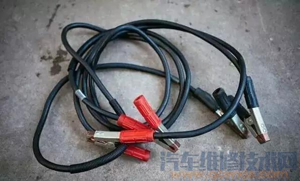 【汽車沒電了怎么辦 怎么跨接電瓶】圖4