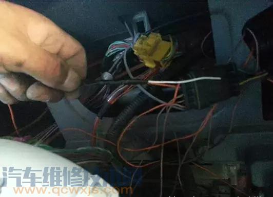 【紅巖杰獅加油門無反應故障維修案例】圖3