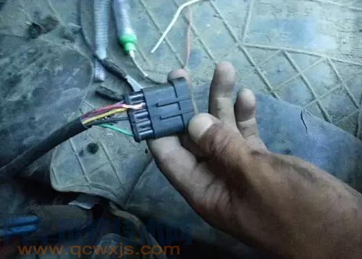 【紅巖杰獅加油門無反應故障維修案例】圖2