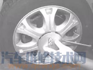 【前輪制動(dòng)器（盤(pán)式制動(dòng)器）的拆卸步驟及檢修方法】圖2