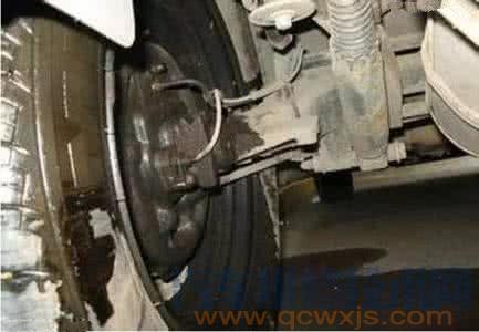 【汽車漏油一般都在哪個位置?下面這些位置最容易漏油千萬注意檢查】圖2