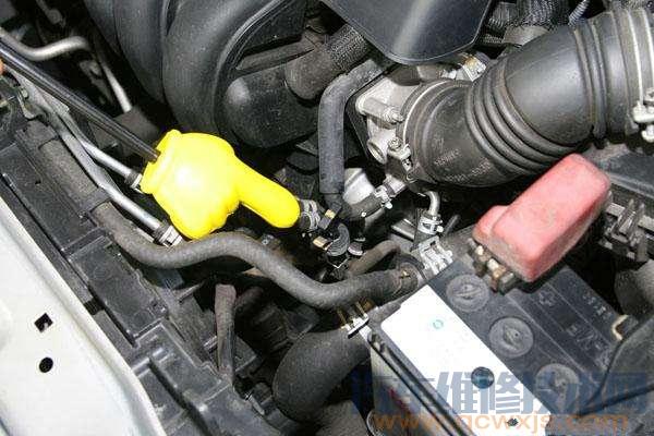 檢查自動(dòng)變速箱油量的方法