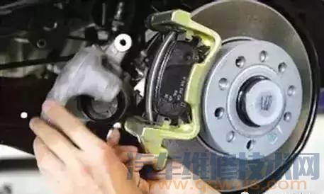 【汽車漏油一般都在哪個位置?下面這些位置最容易漏油千萬注意檢查】圖3