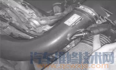 奔馳E200發動機故障燈亮,并且怠速時發動機抖動,提速慢