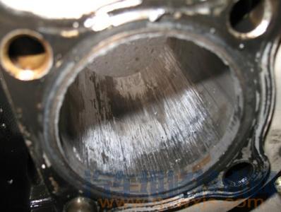 【汽車發(fā)動機拉缸現(xiàn)象、原因和排除方法】圖3