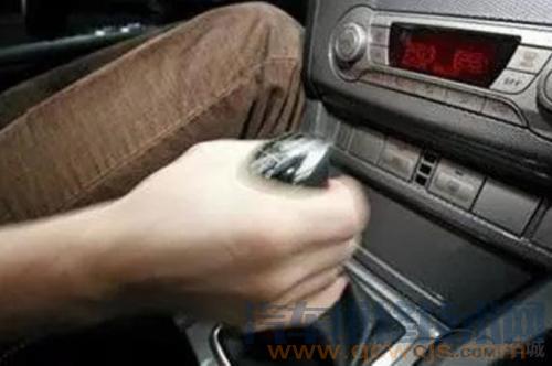 自動變速箱換擋沖擊檢修