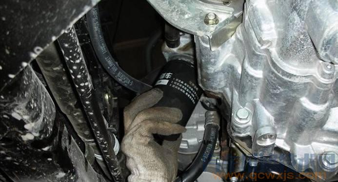 【汽車機油濾清器在哪里 各車型機油濾清器位置參考】圖4