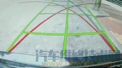 【倒車影像怎么看（圖解） 倒車影像軌跡線三條線怎么看圖解】圖1