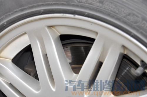 【實心盤式制動和通風盤式制動哪個好？它們有什么區別】圖1