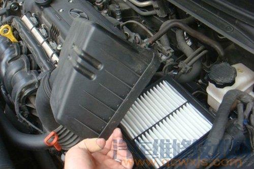 【發動機空氣濾清器多久換一次 空氣濾芯不換會怎么樣】圖1
