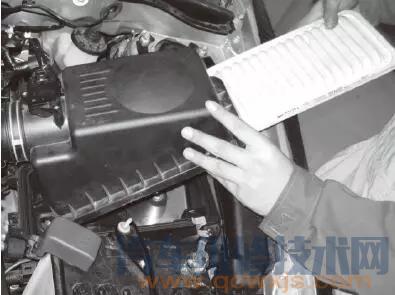 【空氣濾清器多久換一次?空氣濾清器拆裝、檢查與更換圖解】圖3