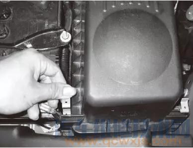 【空氣濾清器多久換一次?空氣濾清器拆裝、檢查與更換圖解】圖2