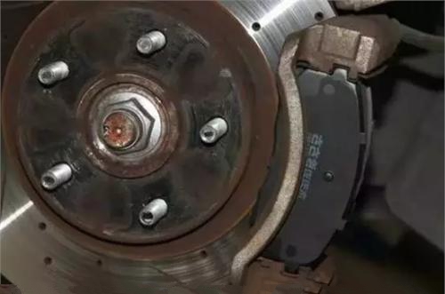 【盤(pán)式制動(dòng)器故障診斷與排除】圖4
