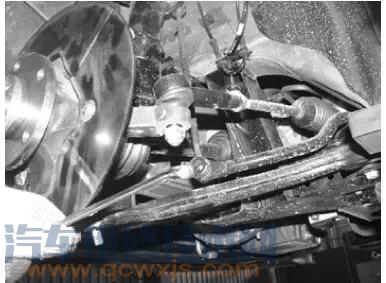 【轉向機總成更換拆卸步驟(圖解)】圖2