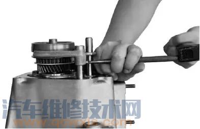 【手動變速器的拆裝步驟（圖解）】圖1