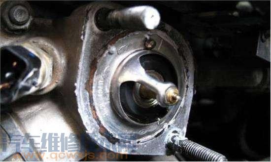 【發動機過熱怎么辦？發動機過熱的原因解析及故障排除】圖4