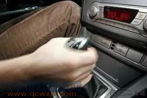 01M自動變速器2擋升3擋換擋沖擊故障