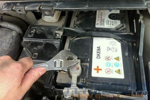 【汽車蓄電池故障燈亮什么原因 蓄電池故障的診斷和解決】圖2