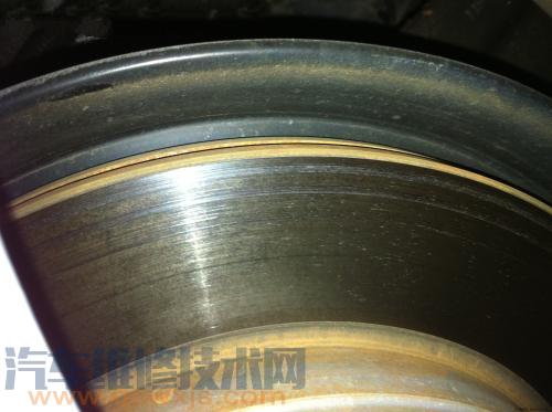 【剎車盤有凹槽怎么處理 剎車盤凹槽需要更換嗎】圖1