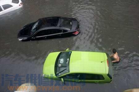 【行駛中汽車發(fā)動機進水怎么辦】圖2