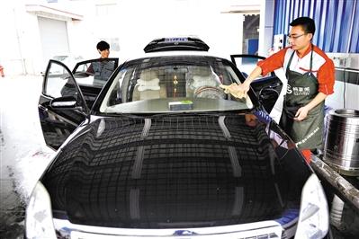 汽車怎么拋光打蠟？正確的汽車打蠟方法及步驟