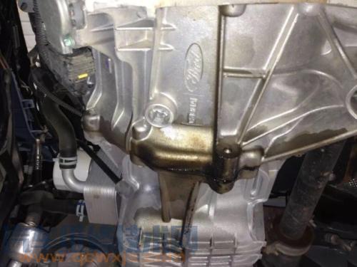 【汽車發動機滲油要不要緊？發動機滲油怎么辦好】圖3