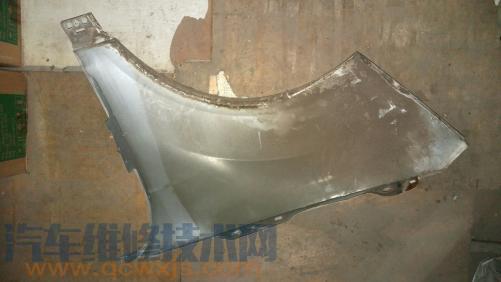 汽車翼子板噴漆涂裝修復與安裝