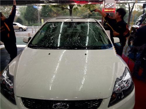 【汽車貼膜后注意事項  汽車貼膜后下雨怎么辦】圖3