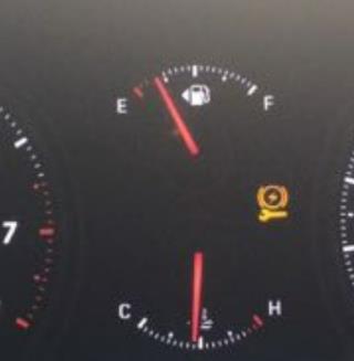 【制動(dòng)警告燈亮是什么問題 怎么消除制動(dòng)警告】圖1