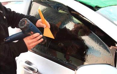 【汽車貼膜后注意事項  汽車貼膜后下雨怎么辦】圖1