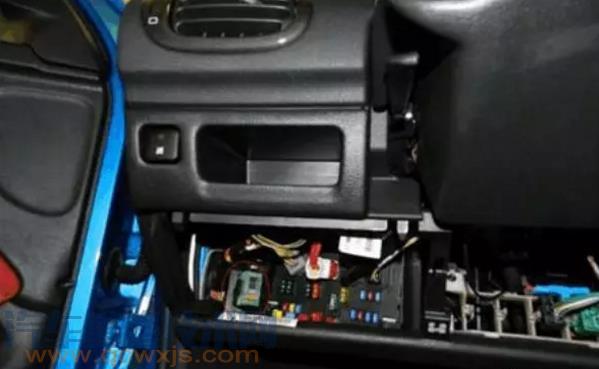 雪鐵龍C2obd接口位置 雪鐵龍C2obd接口在哪