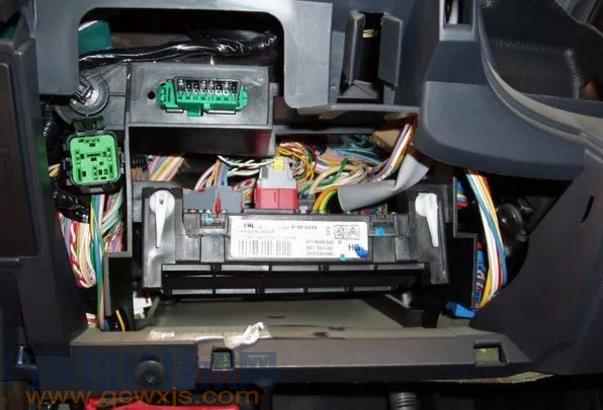 東風(fēng)標(biāo)致307obd診斷接口位置 東風(fēng)標(biāo)致307obd接口在哪