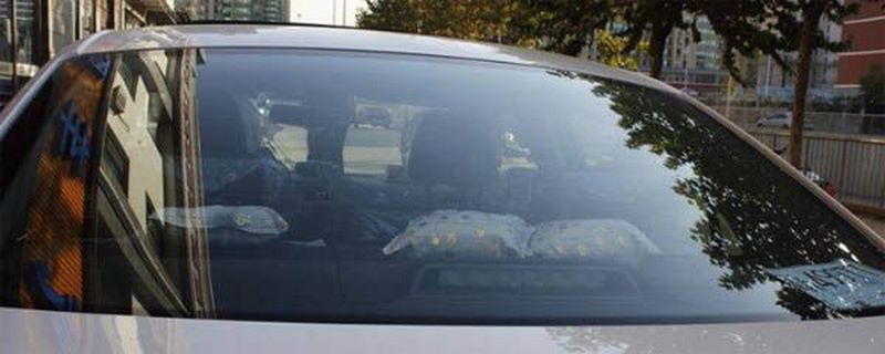 車窗貼膜的膠怎么去除