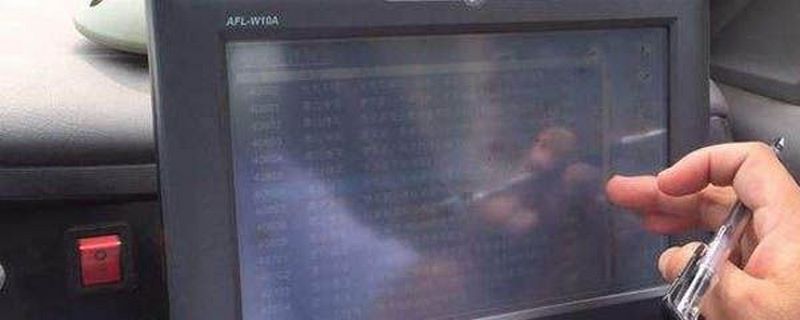 科三靠邊停車打什么燈