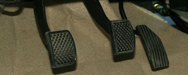 手動(dòng)擋離合器越來(lái)越重是什么原因