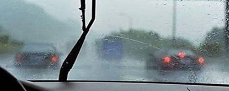 擋風玻璃刮不干凈怎么辦