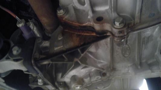 【變速箱漏油怎么辦？變速箱漏油還能開嗎】圖2